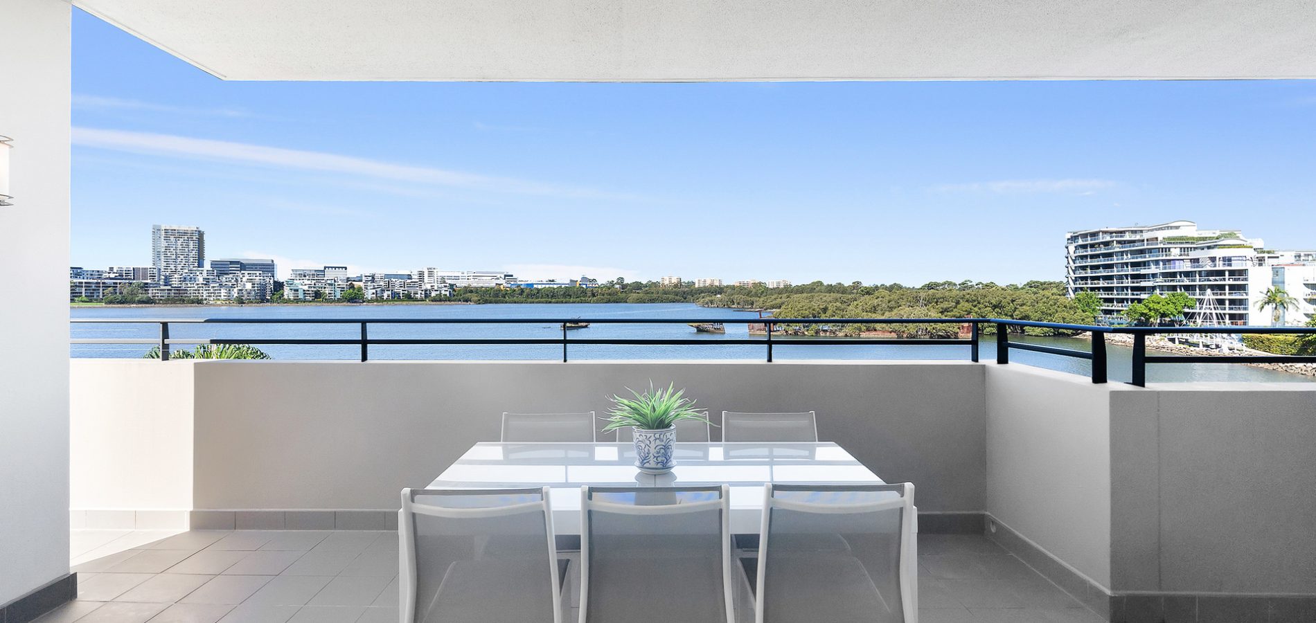 374/4 The Crescent, Wentworth Point NSW 2127 - photo 5