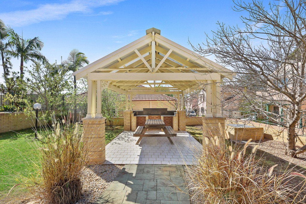 8/22 Pearce Street, Baulkham Hills NSW 2153 - photo 4