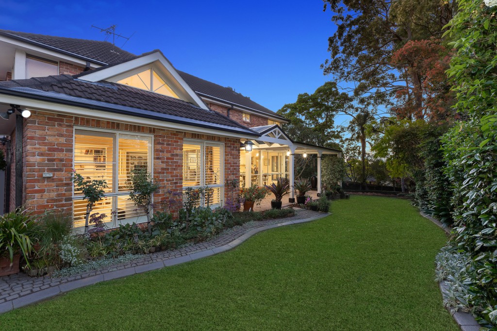 22 Invergowrie Close, West Pennant Hills NSW 2125 - photo 2