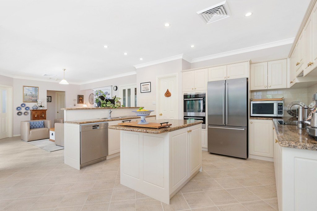 22 Invergowrie Close, West Pennant Hills NSW 2125 - photo 3