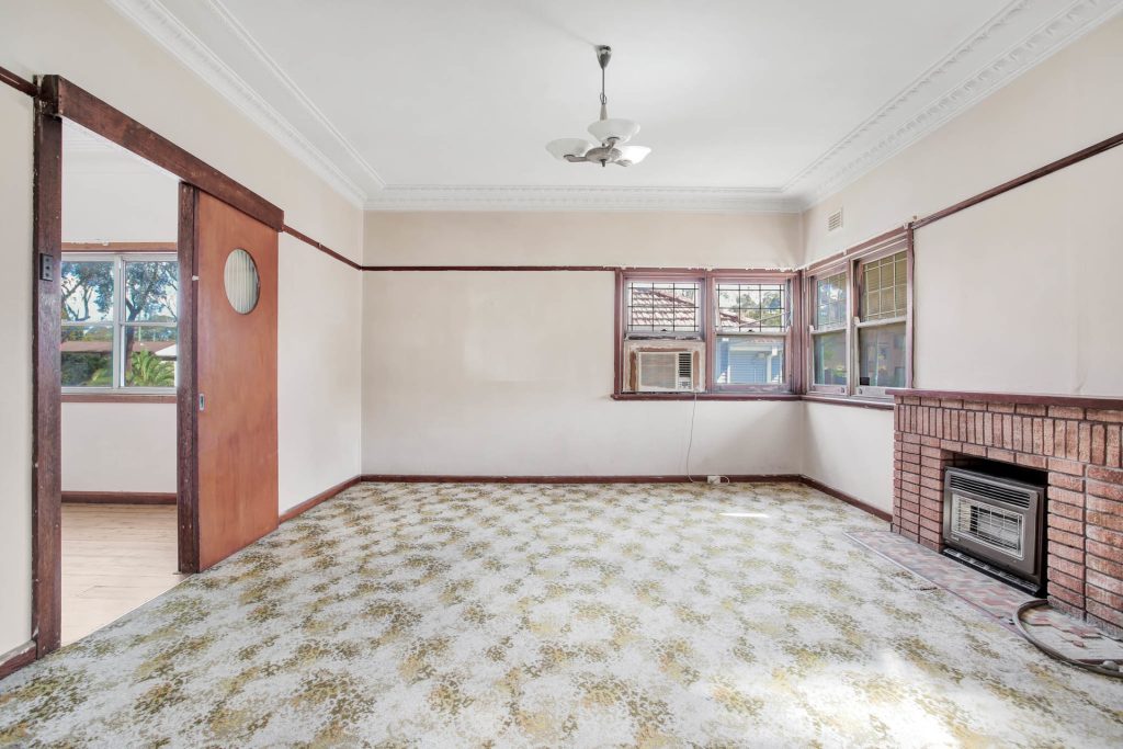 1 Bringelly Avenue, Pendle Hill NSW 2145 - photo 2