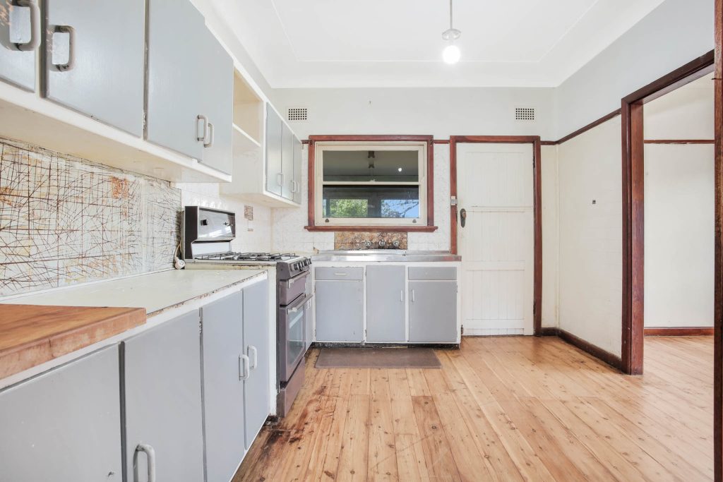 1 Bringelly Avenue, Pendle Hill NSW 2145 - photo 4