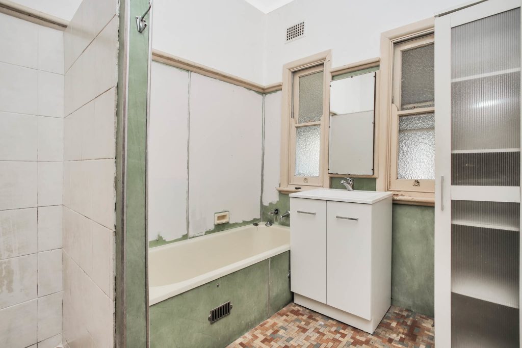 1 Bringelly Avenue, Pendle Hill NSW 2145 - photo 8