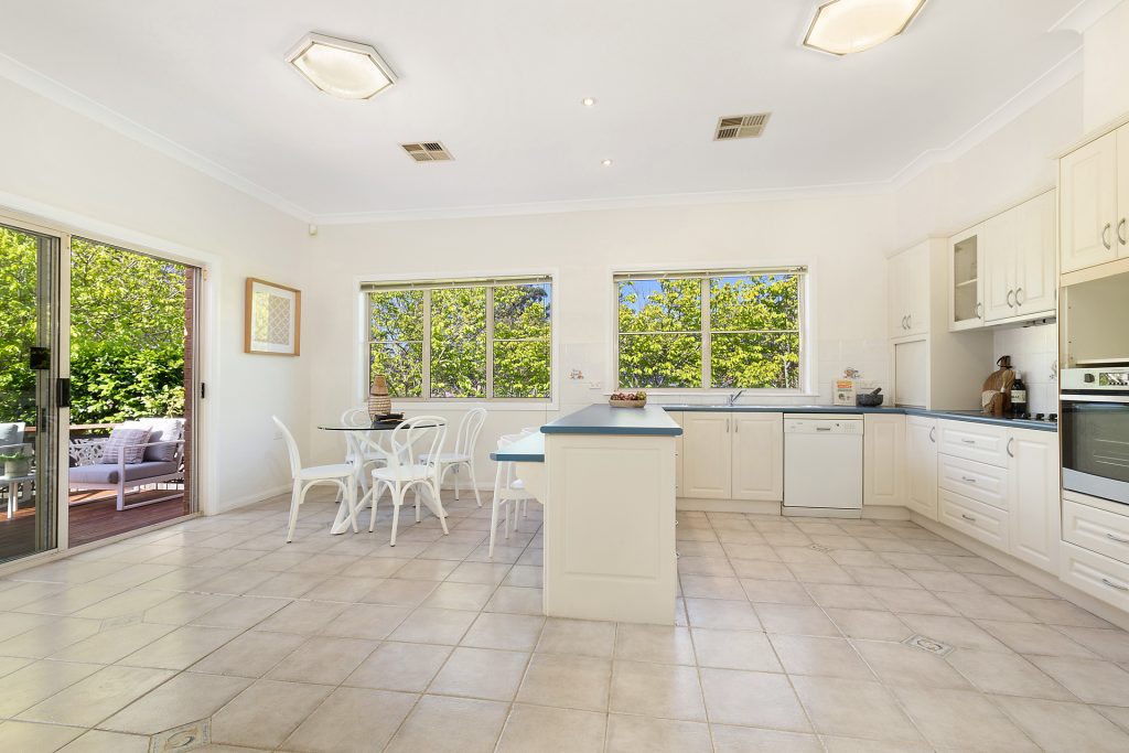 10 Graylind Avenue, West Pennant Hills NSW 2125 - photo 2