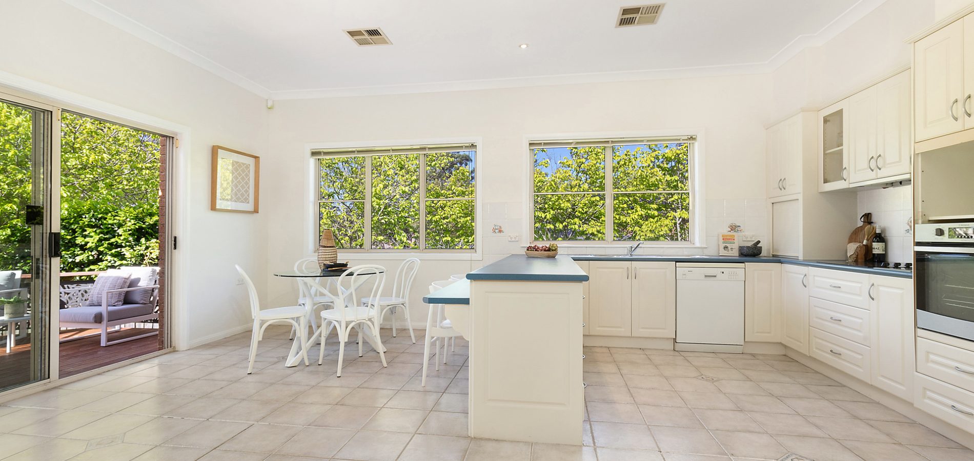 10 Graylind Avenue, West Pennant Hills NSW 2125 - photo 2