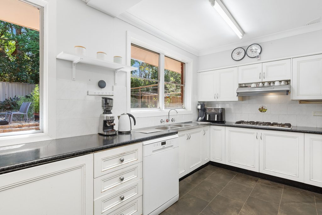 20 Olola Avenue, Castle Hill NSW 2154 - photo 2