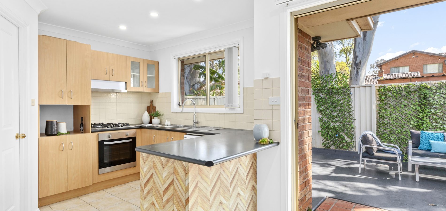 6/200 Targo Road, Girraween NSW 2145 - photo 3