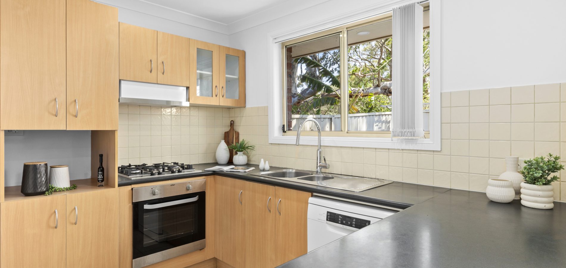 6/200 Targo Road, Girraween NSW 2145 - photo 4