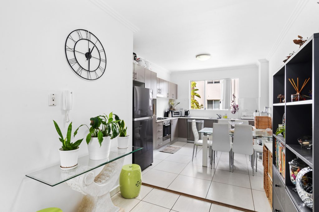 10/2-12 Civic Avenue, Pendle Hill NSW 2145 - photo 2