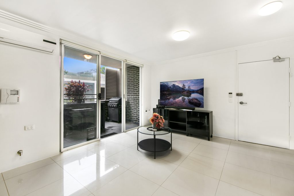 1/4 Barangaroo Road, Toongabbie NSW 2146 - photo 3