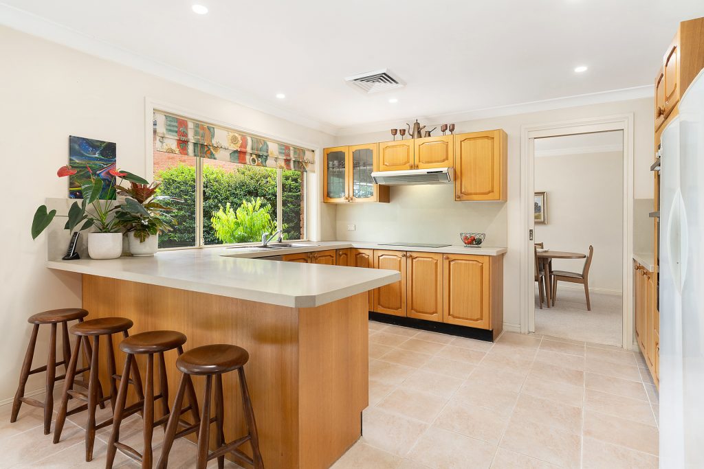 8 Amberwood Place, Castle Hill NSW 2154 - photo 4