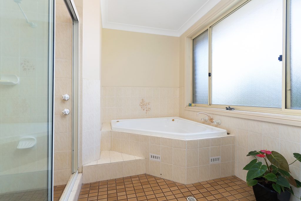 8 Amberwood Place, Castle Hill NSW 2154 - photo 9