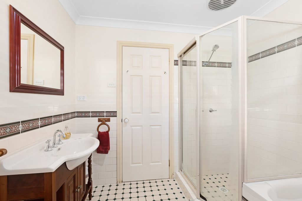 34 Gindurra Avenue, Castle Hill NSW 2154 - photo 8