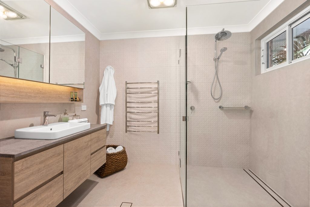 8 Graylind Avenue, West Pennant Hills NSW 2125 - photo 12