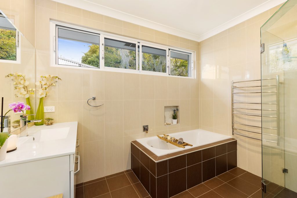 8 Graylind Avenue, West Pennant Hills NSW 2125 - photo 17