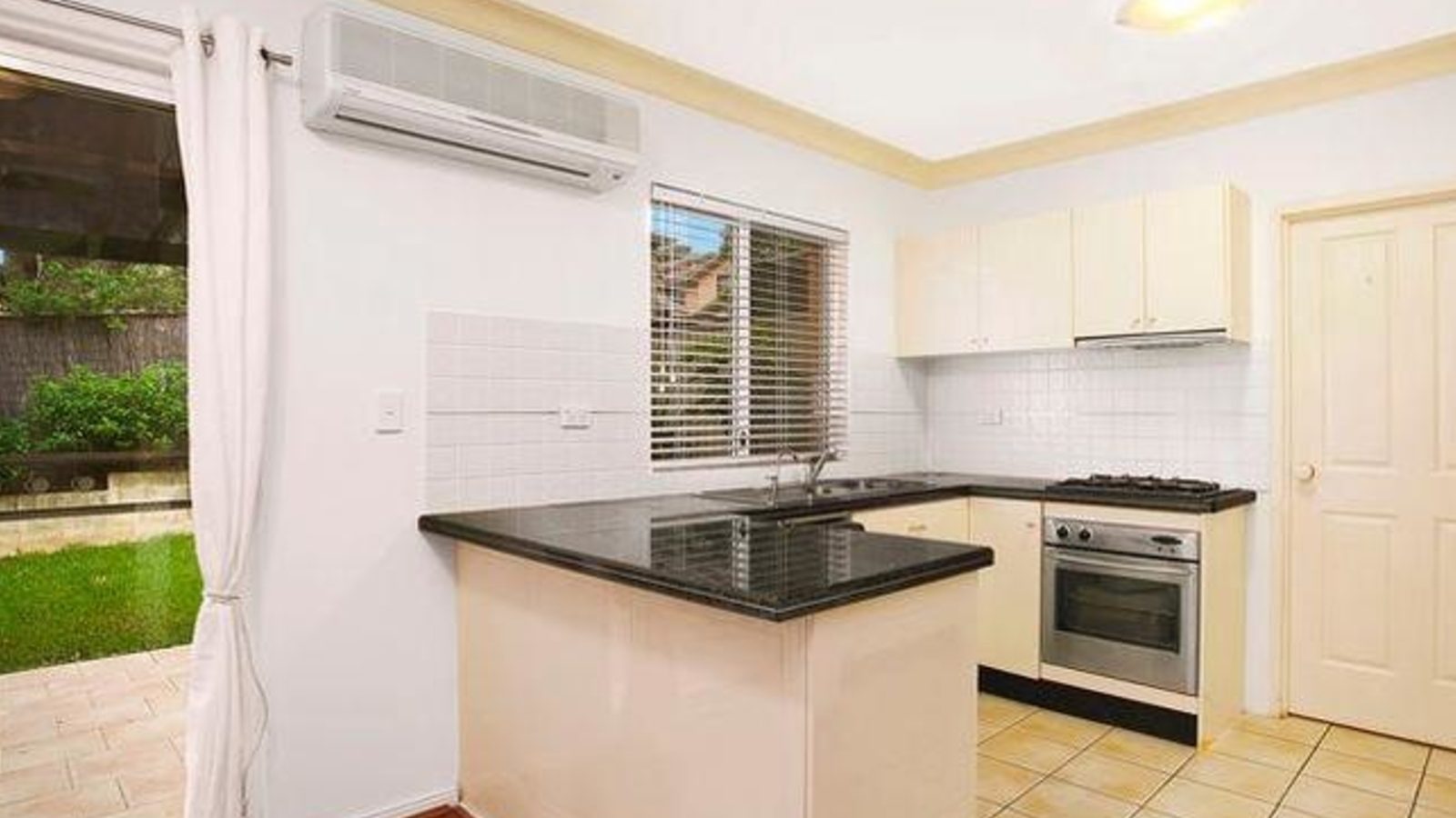 8/22 Pearce Street, Baulkham Hills NSW 2153 - photo 3