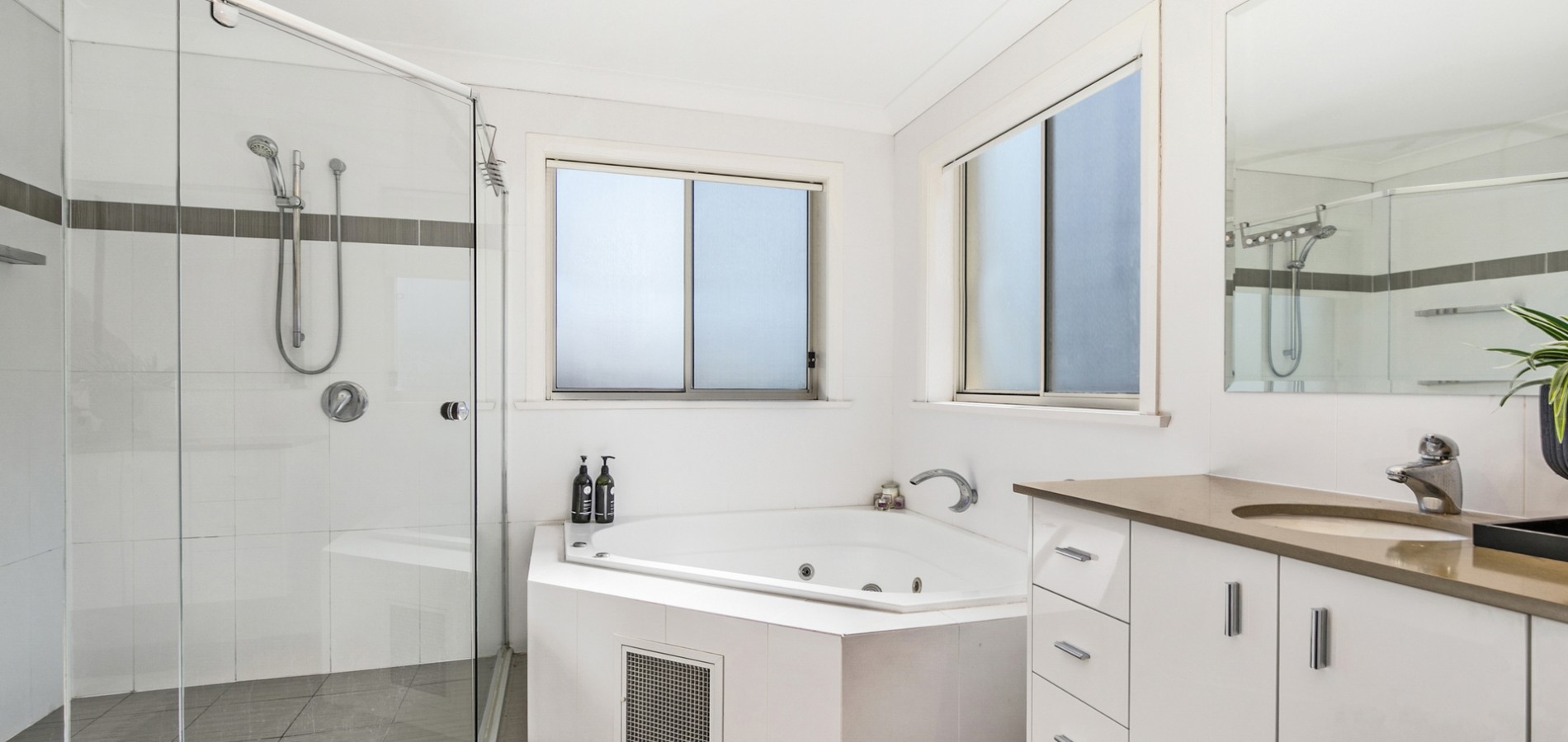 9 Isobell Avenue, West Pennant Hills NSW 2125 - photo 9