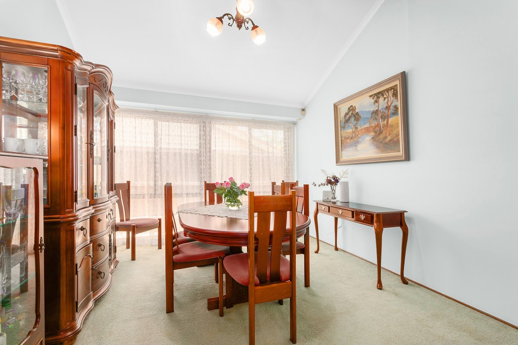 6 Castlewood Drive, Castle Hill NSW 2154 - photo 4
