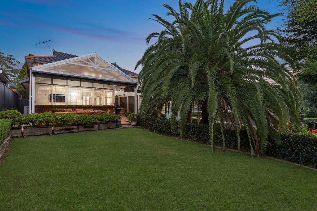 8 Brett Place, West Pennant Hills NSW 2125 - photo 2