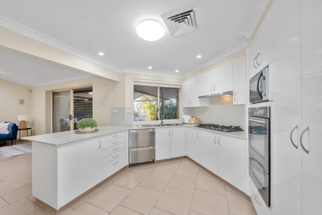 18 Hampton Crescent, Prospect NSW 2148 - photo 4