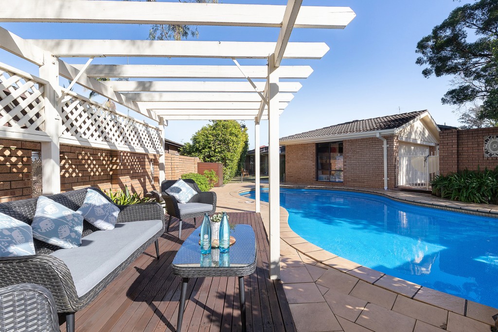 9 Manuka Avenue, Baulkham Hills NSW 2153 - photo 2