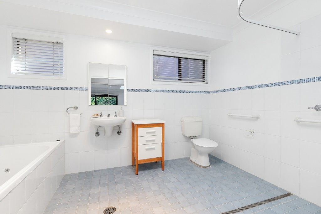 9 Manuka Avenue, Baulkham Hills NSW 2153 - photo 11