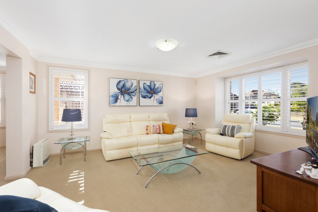 32 Beaumaris Avenue, Castle Hill NSW 2154 - photo 2