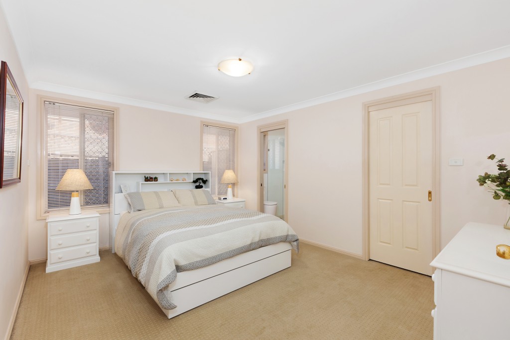 32 Beaumaris Avenue, Castle Hill NSW 2154 - photo 4