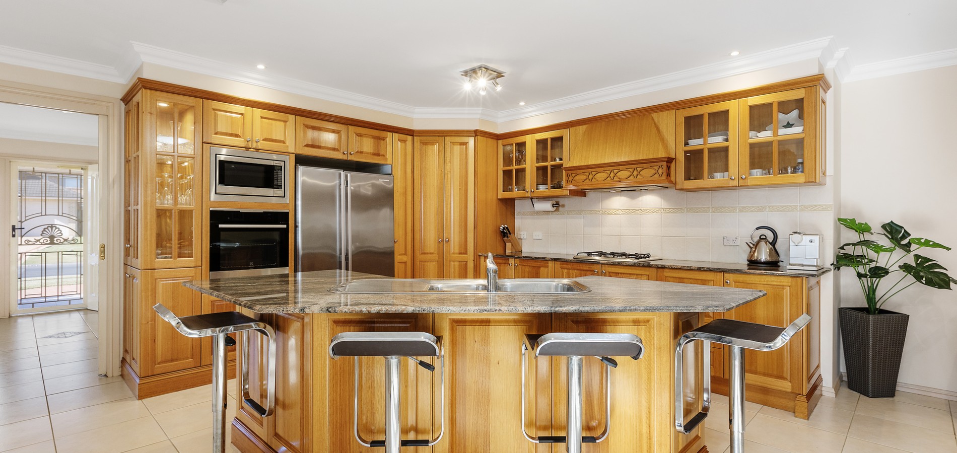 32 Beaumaris Avenue, Castle Hill NSW 2154 - photo 5