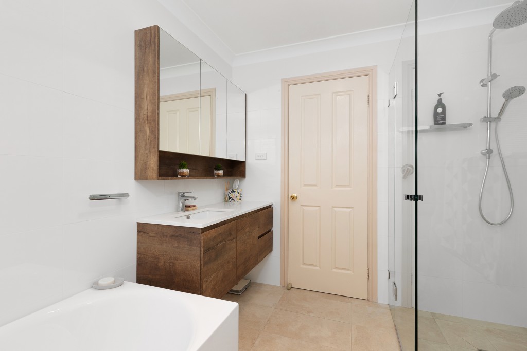32 Beaumaris Avenue, Castle Hill NSW 2154 - photo 8