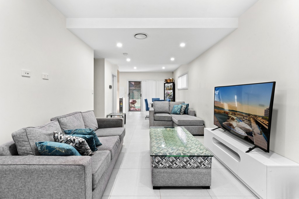 18 Summerfield Avenue, Quakers Hill NSW 2763 - photo 2