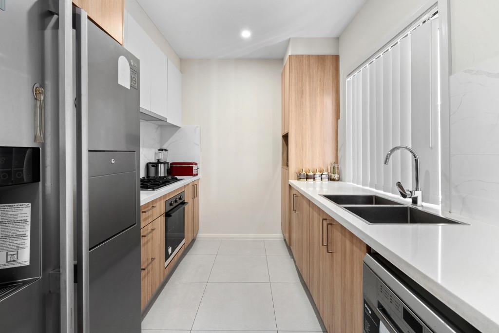 18 Summerfield Avenue, Quakers Hill NSW 2763 - photo 3