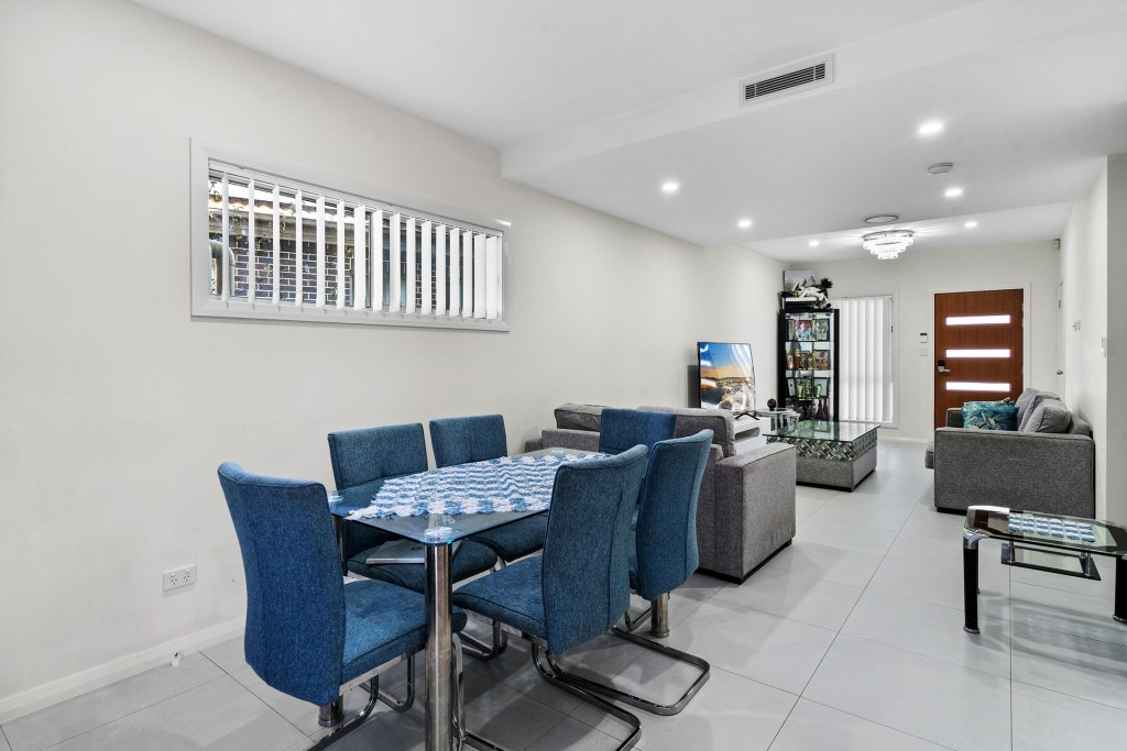 18 Summerfield Avenue, Quakers Hill NSW 2763 - photo 4