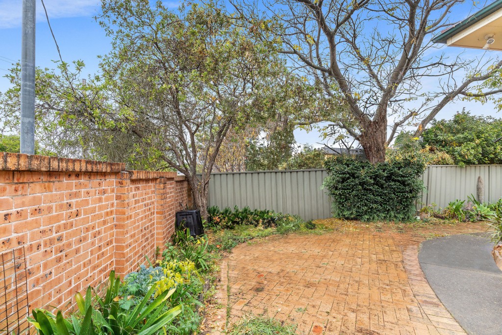 1/9 Wyldwood Crescent, Baulkham Hills NSW 2153 - photo 2