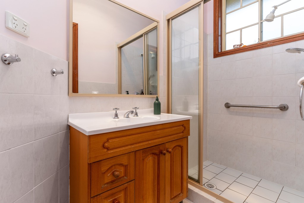 1/9 Wyldwood Crescent, Baulkham Hills NSW 2153 - photo 3