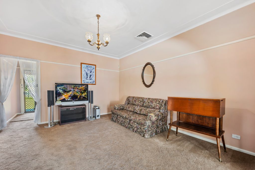 33 Best Road, Seven Hills NSW 2147 - photo 2
