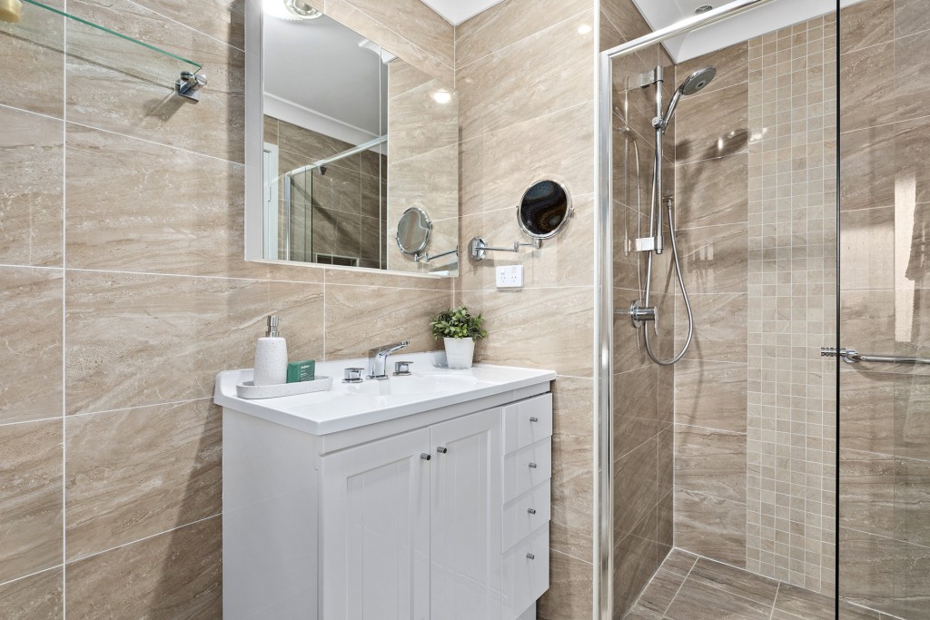 4 Eather Avenue, North Rocks NSW 2151 - photo 11