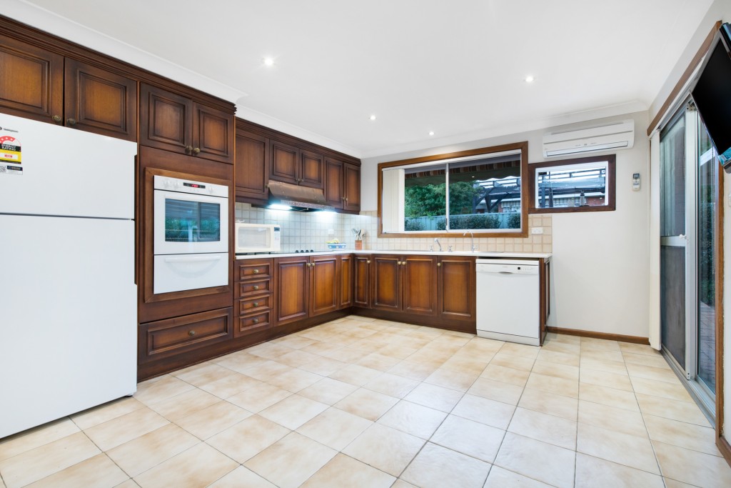 7 Highclere Crescent, North Rocks NSW 2151 - photo 4