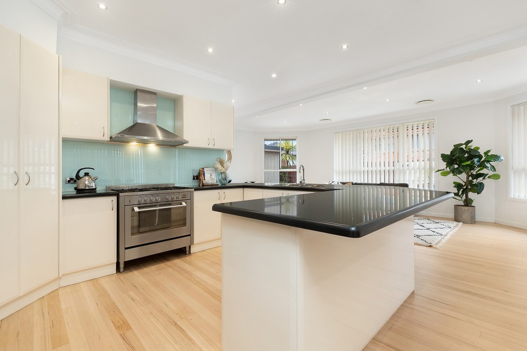28 Bordeaux Crescent, Castle Hill NSW 2154 - photo 4