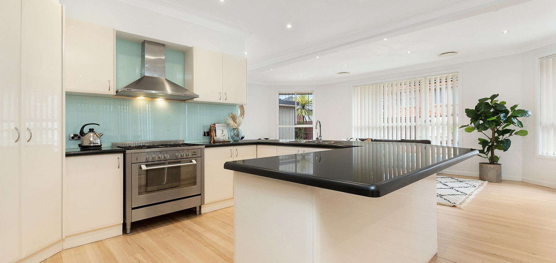 28 Bordeaux Crescent, Castle Hill NSW 2154 - photo 4