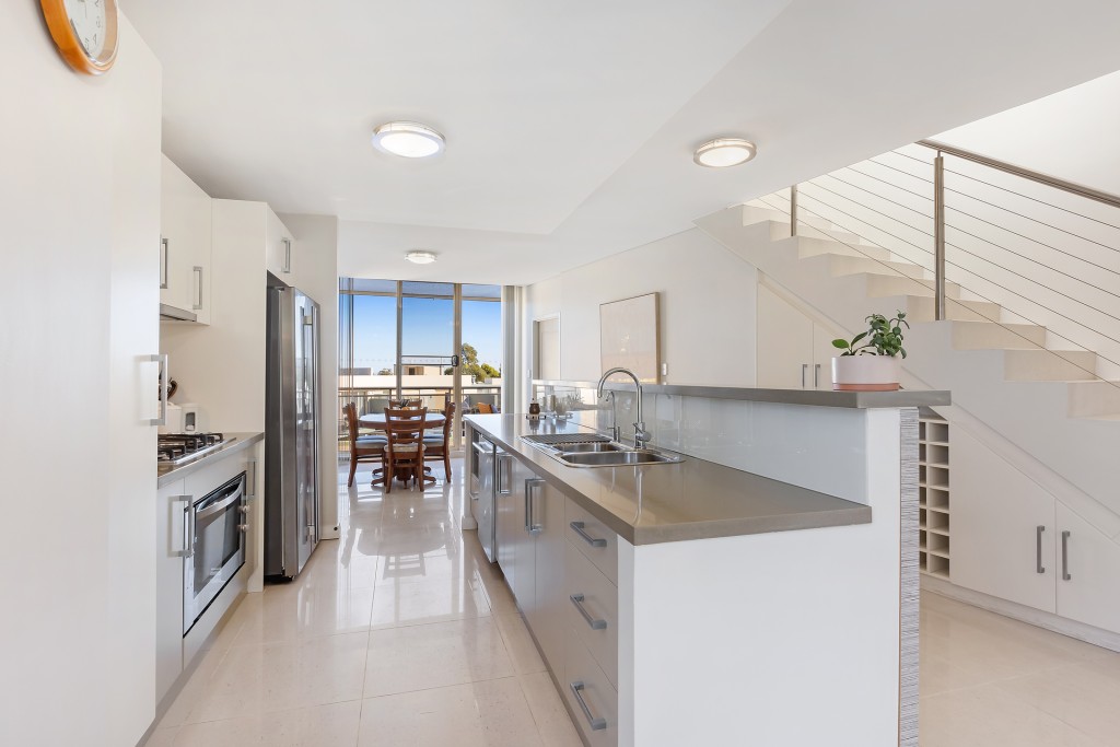 62/16 Mercer Street, Castle Hill NSW 2154 - photo 2