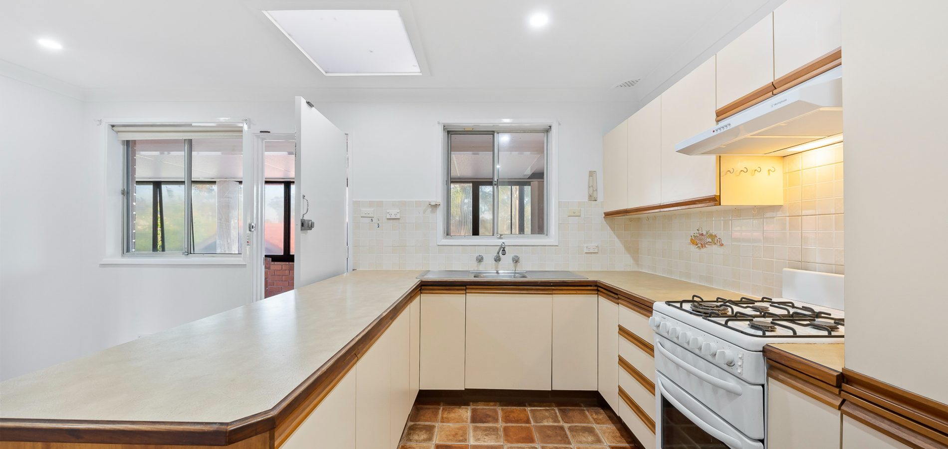 5 Emerald Road, Seven Hills NSW 2147 - photo 3
