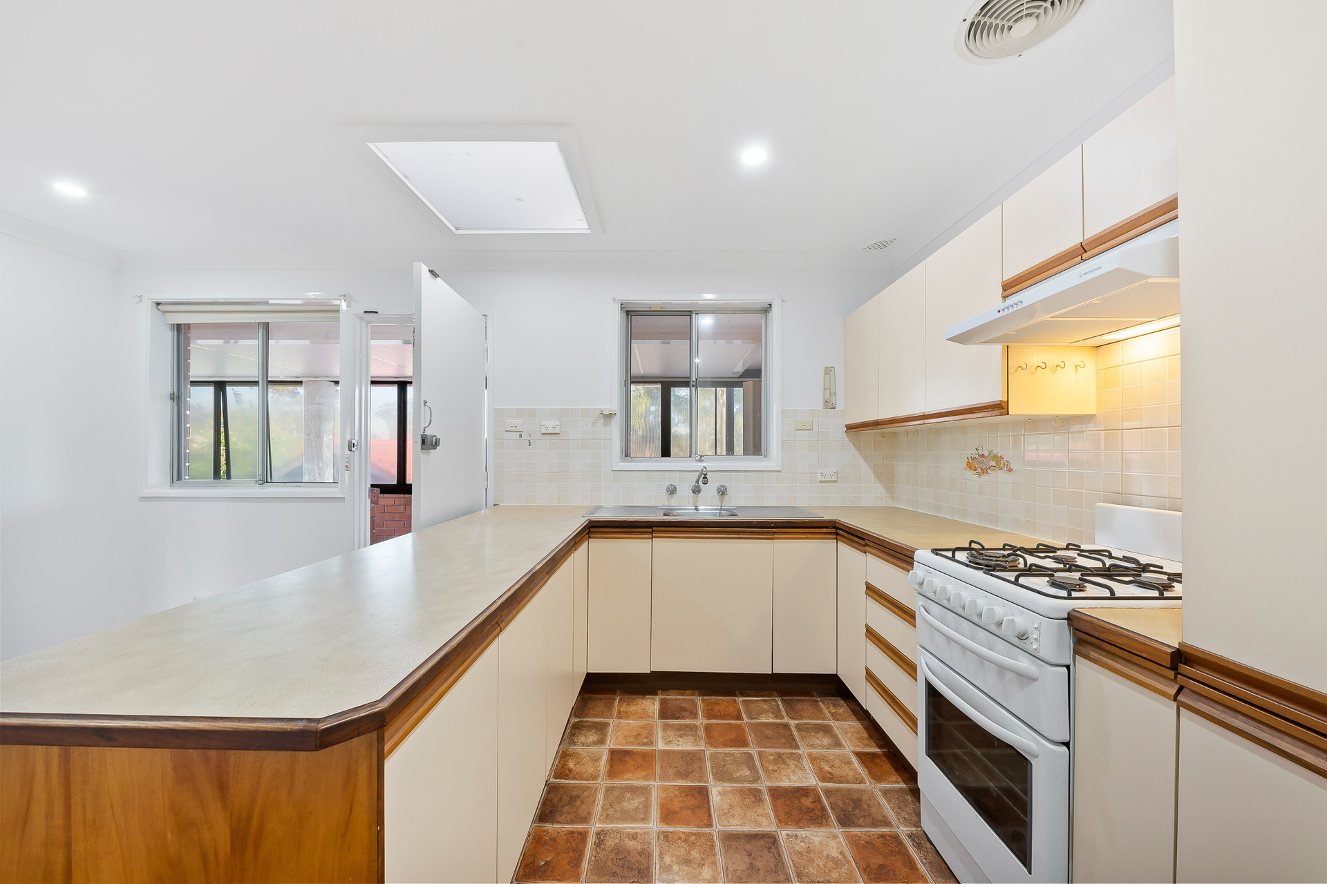 5 Emerald Road, Seven Hills NSW 2147 - photo 3