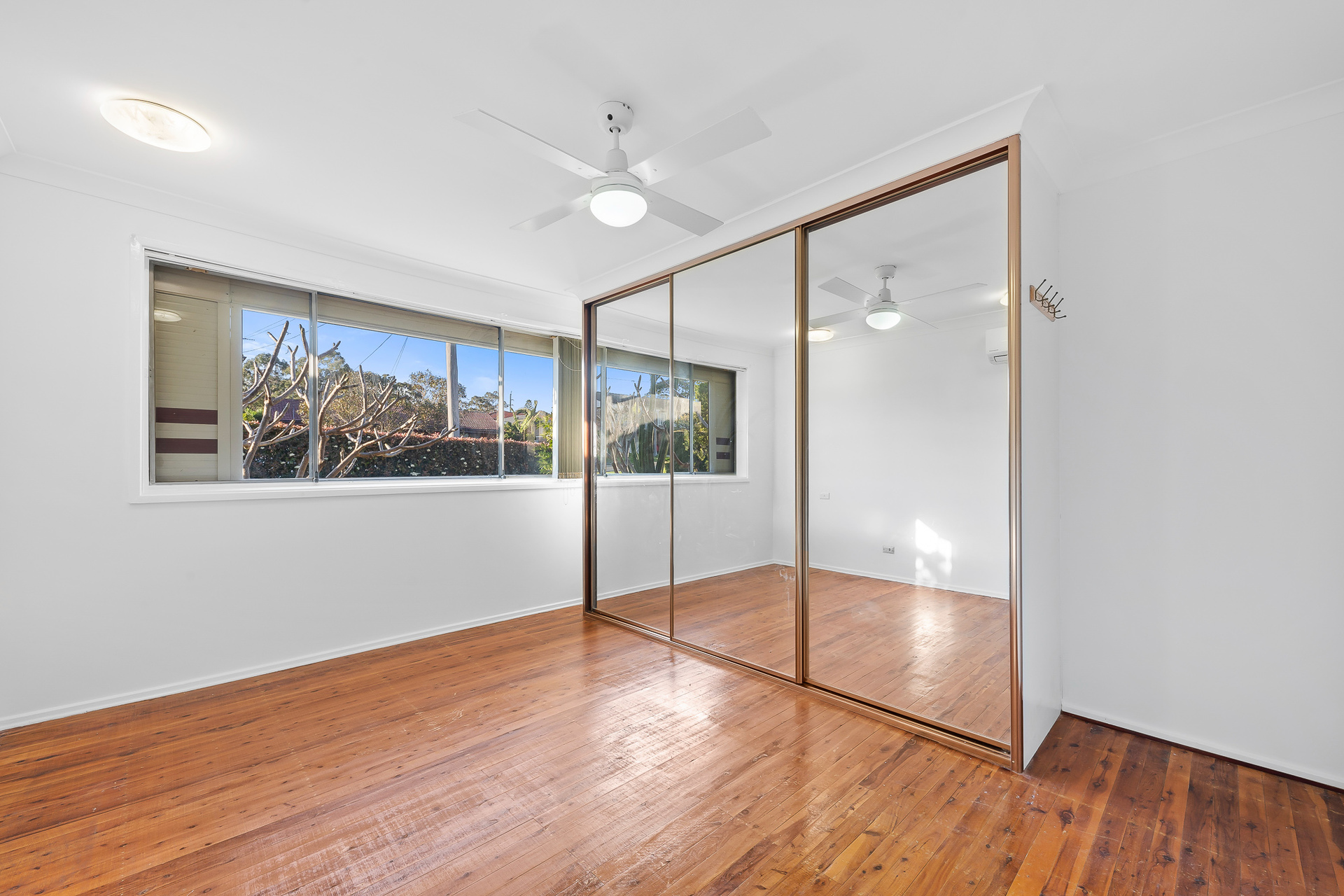 5 Emerald Road, Seven Hills NSW 2147 - photo 4