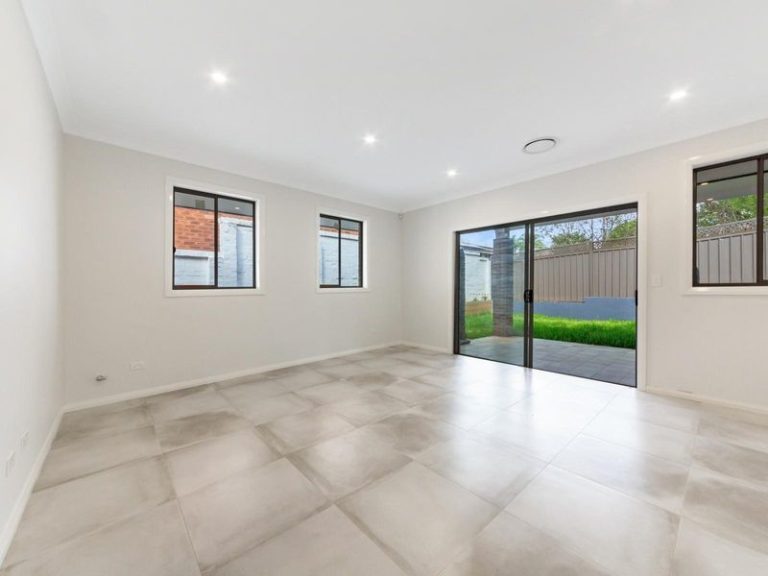 1/61A Solander Road, Kings Langley NSW 2147 - photo 2