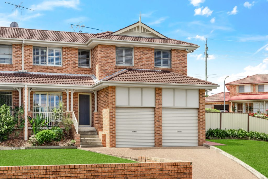 9 Bromfield Avenue, Prospect NSW 2148 - photo 2