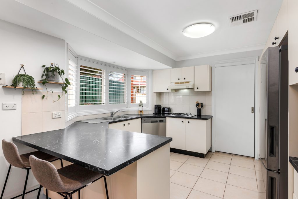 9 Bromfield Avenue, Prospect NSW 2148 - photo 4