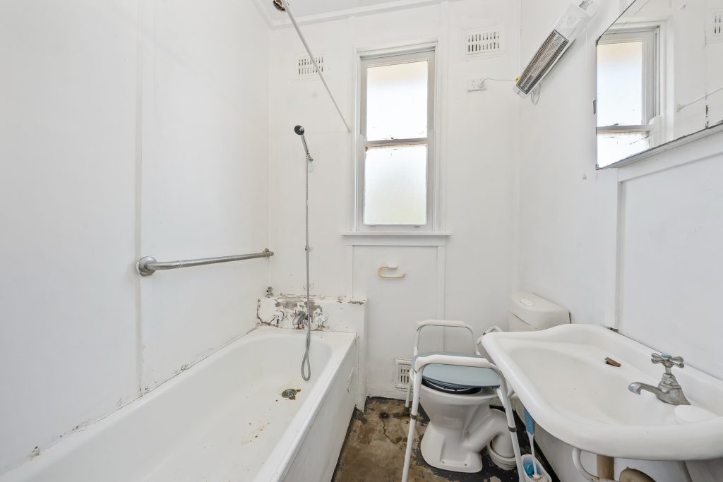 11 Macdonald Avenue, Lalor Park NSW 2147 - photo 9
