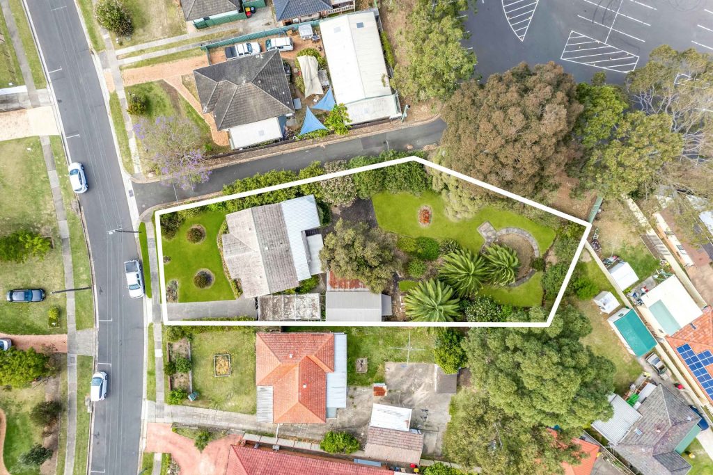 52 Dawn Drive, Seven Hills NSW 2147 - photo 11