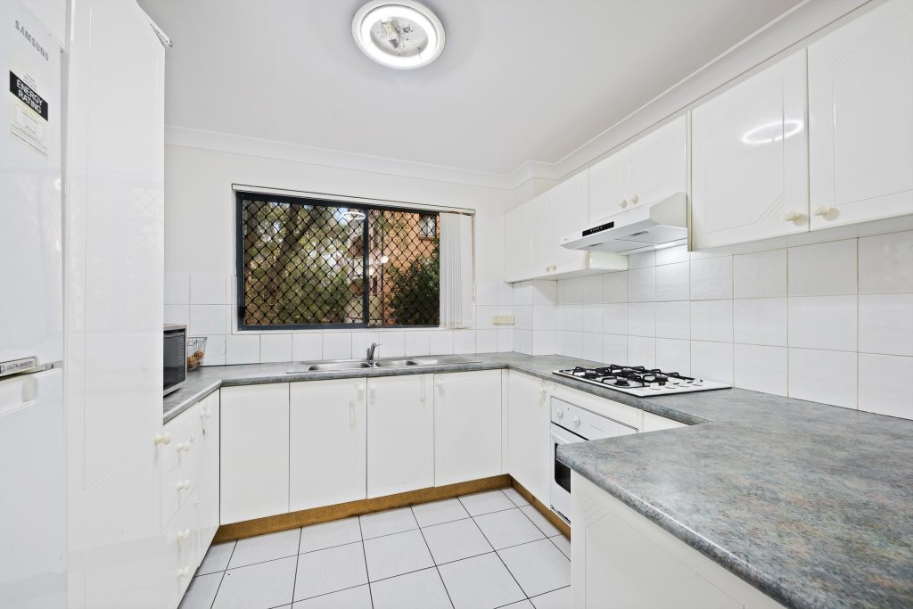 5/245 Targo Road, Toongabbie NSW 2146 - photo 3